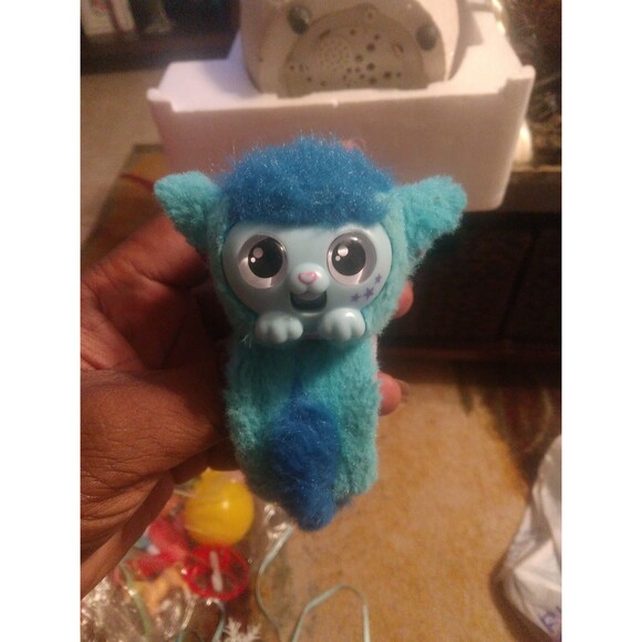 Wrist Hugger Snap Bracelet  7” Plush Animal Blue Makes Sounds - Picture 1 of 4